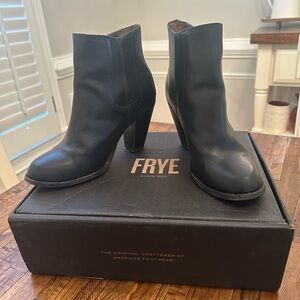 Frye Women's Black Chelsea Ankle Boots
